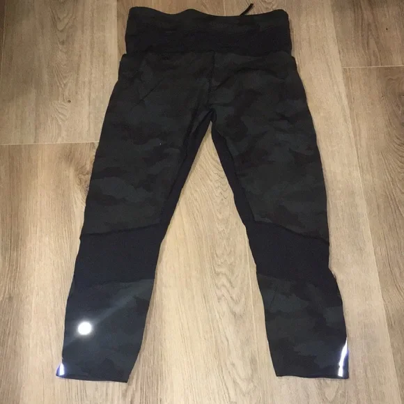 LULULEMON NWOT DARK CAMOUFLAGE LEGGINGS WITH DRAWSTRING N SIDE POCKETS SIZE MED